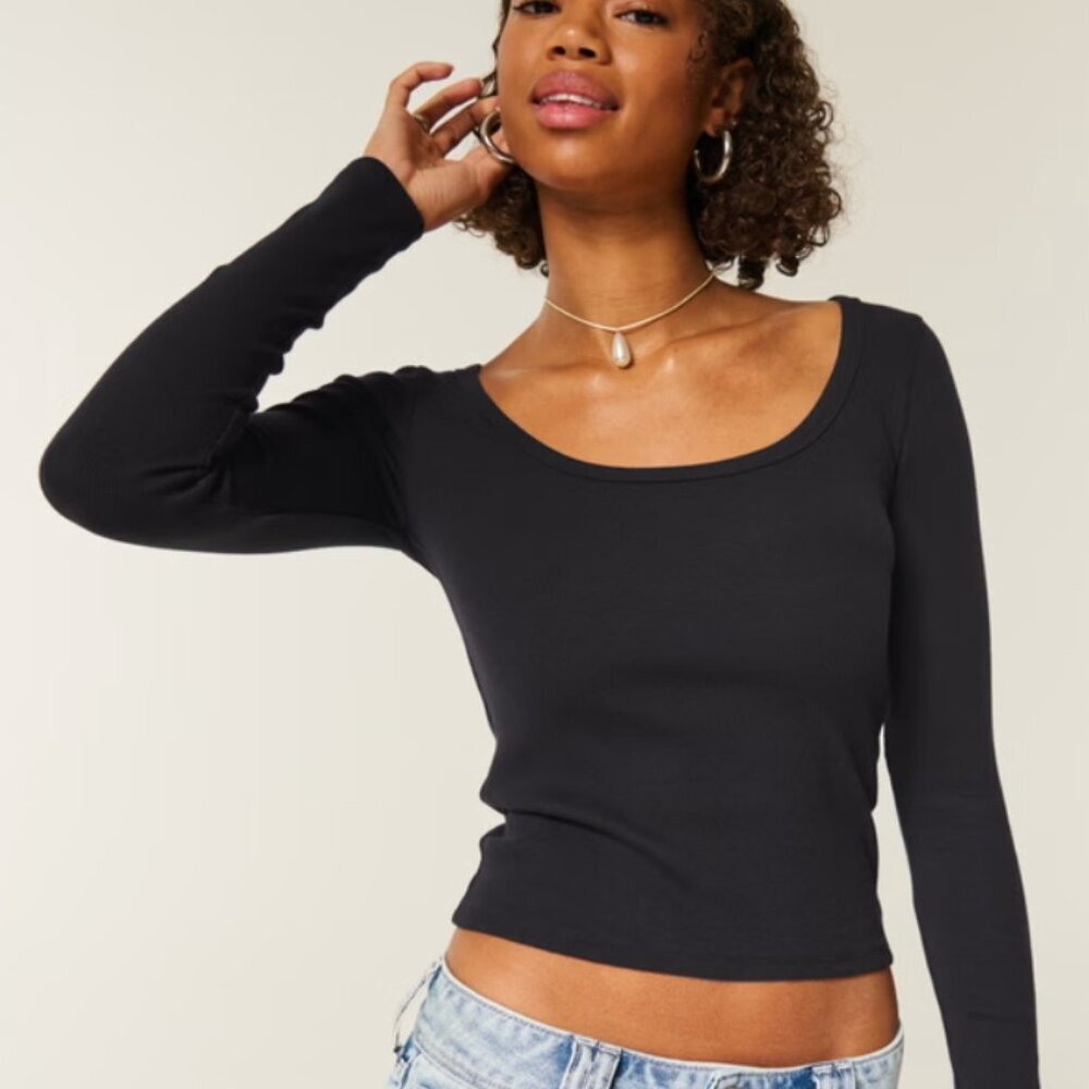 Hollister Women's Classic Black Long-Sleeve Scoop Top